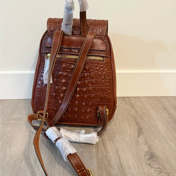 Elegant Brown Crocodile-Embossed Backpack - Picture 2 of 5